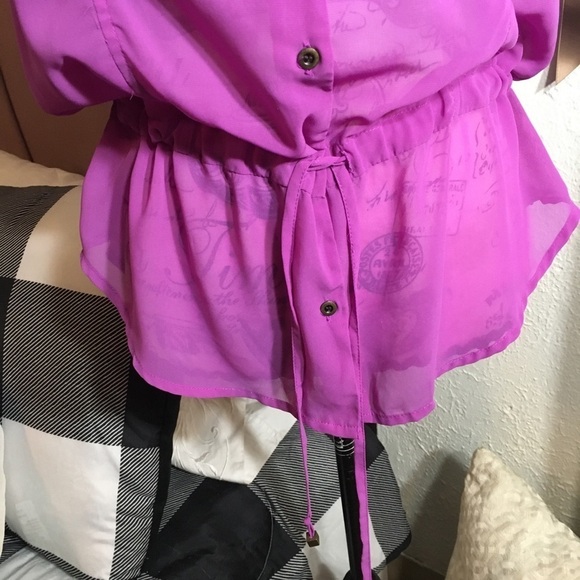 ⭐️ Jessica Simpson - short sleeve back slit blouse - Picture 5 of 8